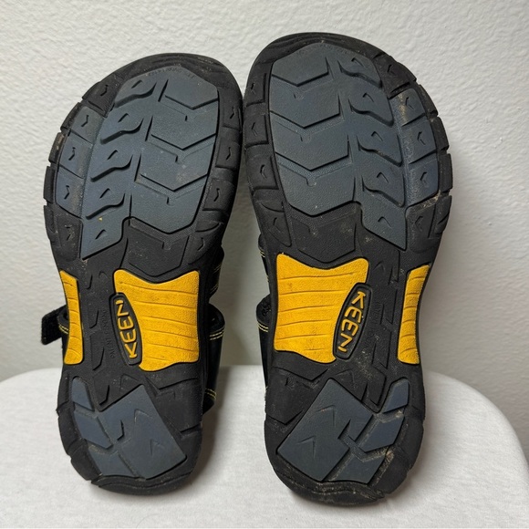 Keen Men’s Newport H2 Closed Toe Black Yellow Outdoor Rugged Sandals Size 6 - Picture 11 of 13